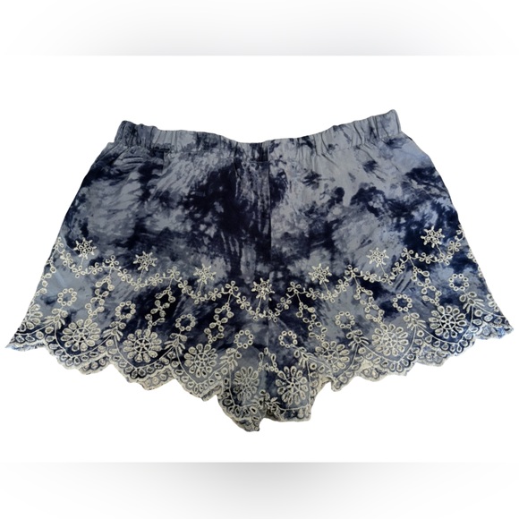 Kendall & Kylie Blue & White Tie Dye Boho Embroidered Shorts Medium - Picture 3 of 9